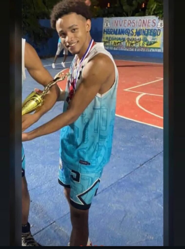 "Mi hijo era deportista, no un pandillero", así describe la madre del joven asesinado a tiros en La Caleta | 2 | "Mi hijo era deportista, no un pandillero", así describe la madre del joven asesinado a tiros en La Caleta - Noticias de hoy en República Dominicana | De Último Minuto