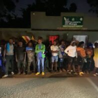 Ejército intercepta 30 extranjeros indocumentados y retiene motocicletas en Guayubín, Montecristi