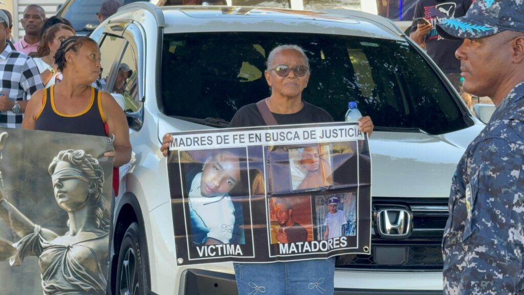 Realizan marcha exigiendo justicia por mujeres asesinadas en Saint Thomas | 6 | Realizan marcha exigiendo justicia por mujeres asesinadas en Saint Thomas - Noticias de hoy en República Dominicana | De Último Minuto