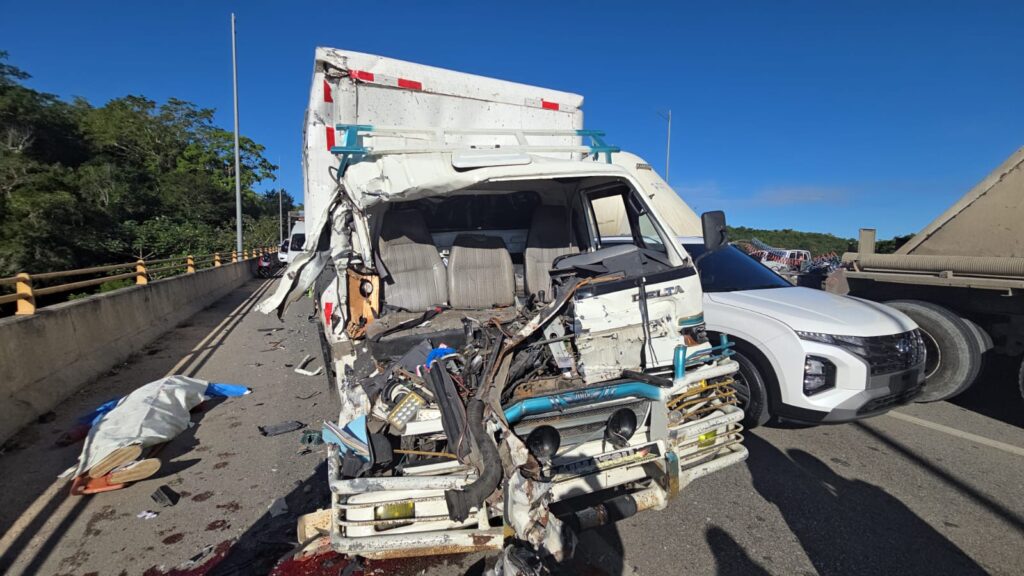 Accidente múltiple en la Autovía Coral del Este deja un fallecido en La Romana | 2 | Accidente múltiple en la Autovía Coral del Este deja un fallecido en La Romana - Noticias de hoy en República Dominicana | De Último Minuto