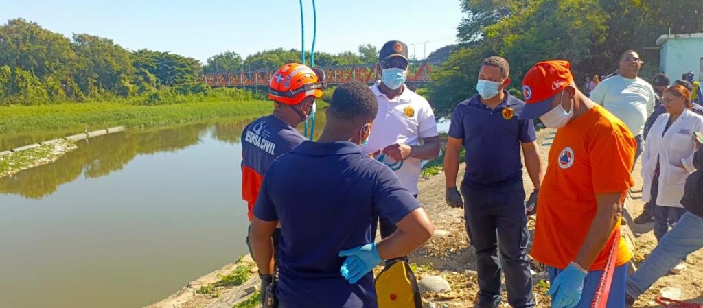 Defensa Civil y organismos de emergencia recuperan cadáver en el río Yaque del Norte, en Santiago - Noticias de hoy en República Dominicana | De Último Minuto