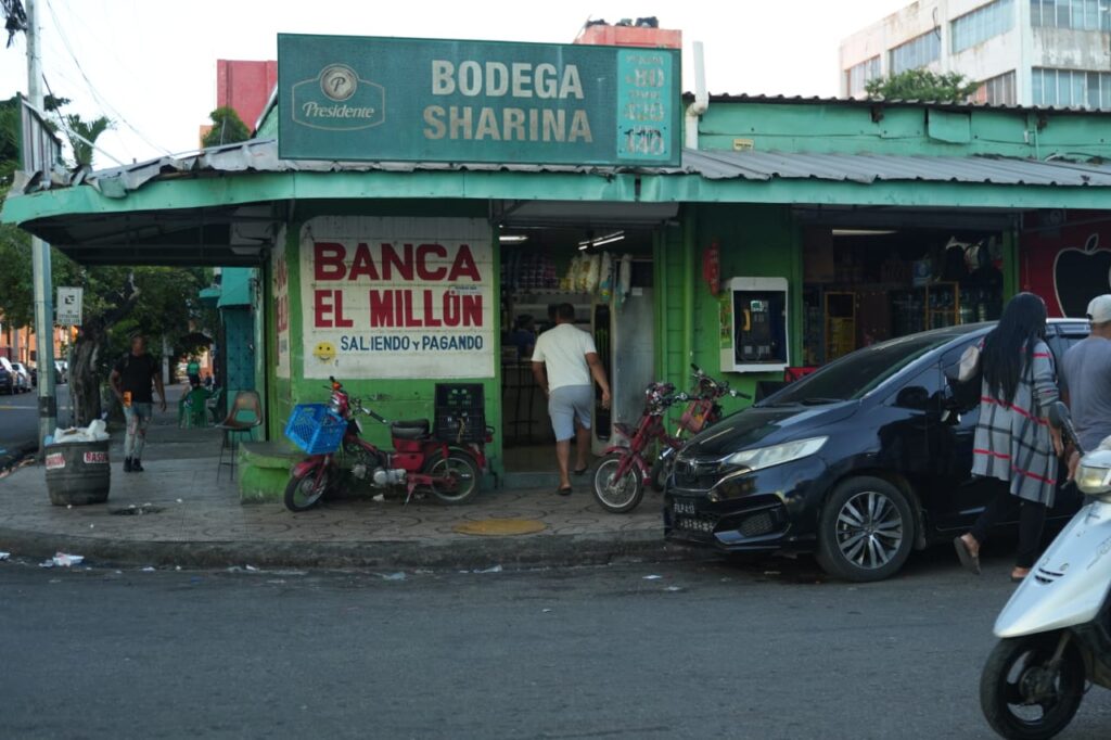 Vendedores de bebidas alcohólicas se preparan para recibir el Año Nuevo | 2 | Vendedores de bebidas alcohólicas se preparan para recibir el Año Nuevo - Noticias de hoy en República Dominicana | De Último Minuto