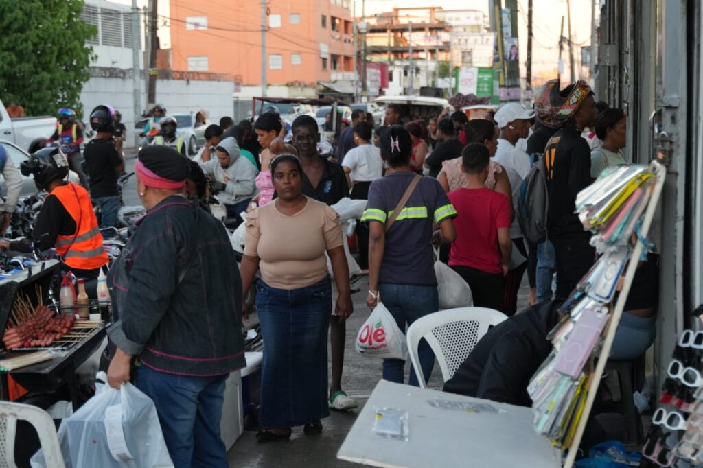 ¿Y tú, ya tienes tu outfit? dominicanos compran su ropa para recibir el Año Nuevo - Noticias de hoy en República Dominicana | De Último Minuto