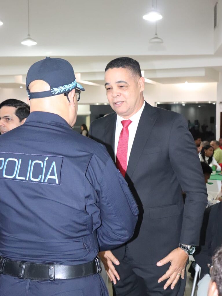 Policía Nacional recibe reconocimiento de la Unión Deportiva Vegana | 2 | Policía Nacional recibe reconocimiento de la Unión Deportiva Vegana - Noticias de hoy en República Dominicana | De Último Minuto