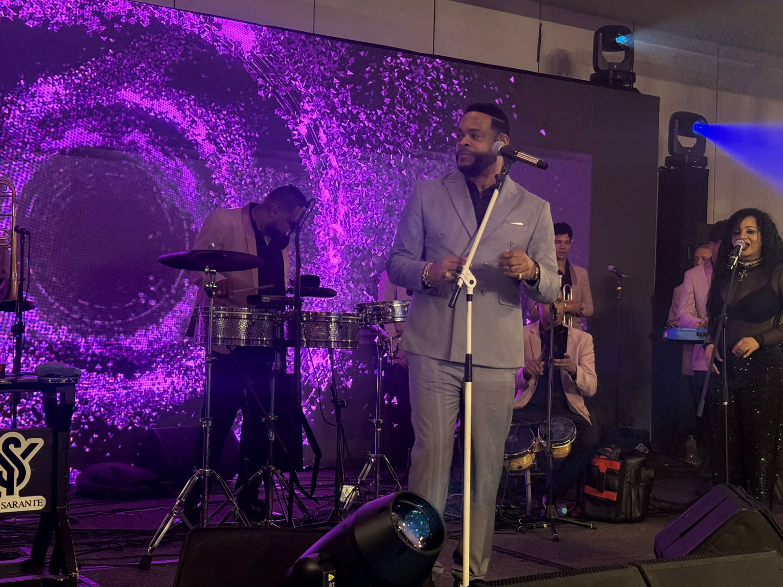 Yiyo Sarante, una de las grandes sorpresas de la fiesta de Navidad de Alofoke Media Group - Noticias de hoy en República Dominicana | De Último Minuto