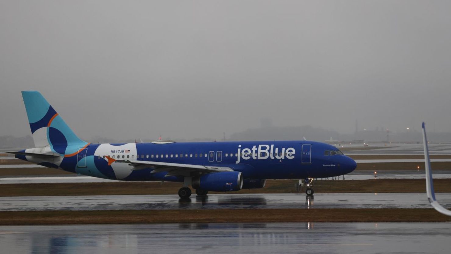 Un avión de JetBlue evita colisión con una aeronave militar de EE.UU. cerca de Venezuela - Noticias de hoy en República Dominicana | De Último Minuto