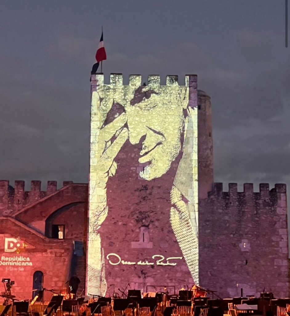 La Zona Colonial se vistió de alta costura para conmemorar seis décadas de Óscar de la Renta | 2 | La Zona Colonial se vistió de alta costura para conmemorar seis décadas de Óscar de la Renta - Noticias de hoy en República Dominicana | De Último Minuto