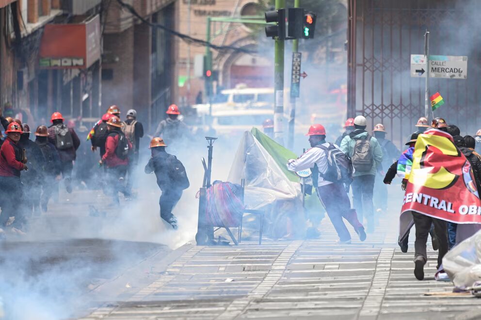 Violentas protestas en Bolivia por el retiro del subsidio a los combustibles dejaron al menos cuatro policías heridos | 2 | Violentas protestas en Bolivia por el retiro del subsidio a los combustibles dejaron al menos cuatro policías heridos - Noticias de hoy en República Dominicana | De Último Minuto