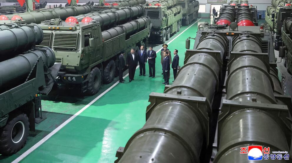 Kim Jong-un supervisó el desarrollo de lanzacohetes avanzados y amenazó con “aniquilar al enemigo” | 2 | Kim Jong-un supervisó el desarrollo de lanzacohetes avanzados y amenazó con “aniquilar al enemigo” - Noticias de hoy en República Dominicana | De Último Minuto