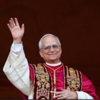 El papa asegura que paz y reconciliación son posibles, en un Líbano que teme la guerra