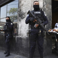 Policía salvadoreña intercepta lancha procedente de Nicaragua con 450 kilogramos de droga