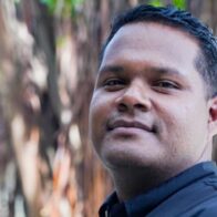 Reportero gráfico, Richard Pérez, comparte experiencias de trabajo con jóvenes aprendices de fotoperiodismo