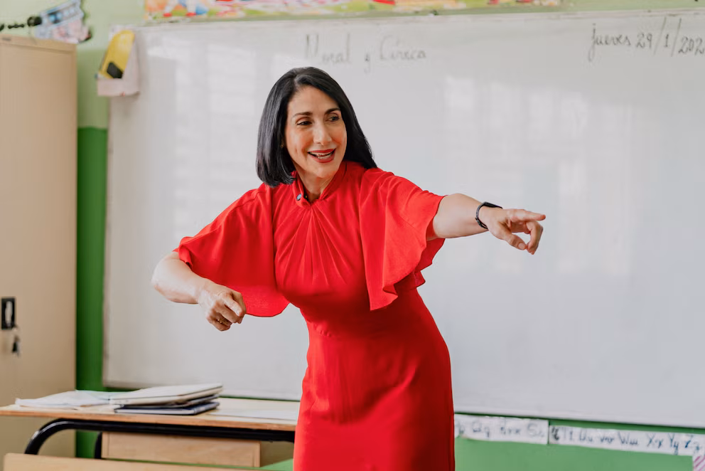 Raquel Arbaje imparte clase de moral, cívica y ética ciudadana en escuela pública de Cristo Rey - Noticias de hoy en República Dominicana | De Último Minuto