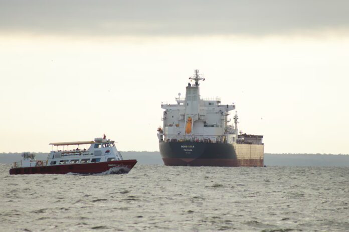 Tres barcos navegan hacia Estados Unidos con petróleo venezolano