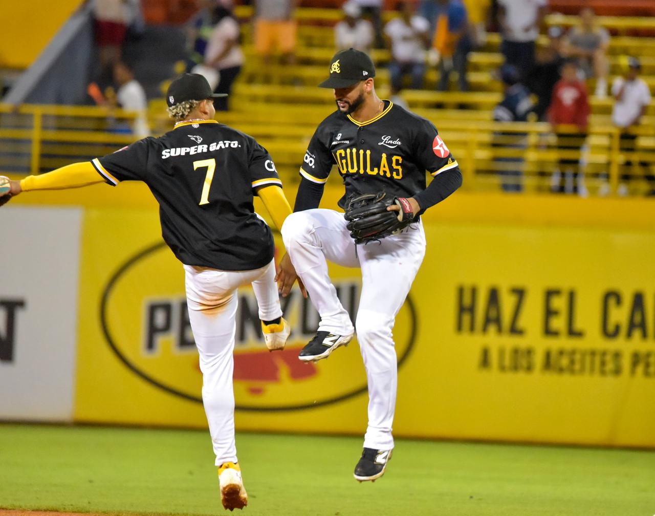 De la Cruz y Taveras lideran victoria de las Águilas ante los Leones - Noticias de hoy en República Dominicana | De Último Minuto
