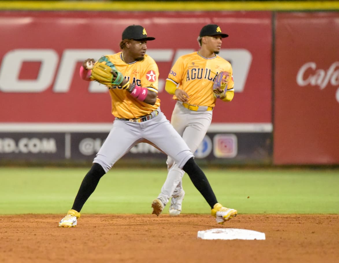Águilas derrotan a los Toros, empatan en el segundo lugar y el partido queda bajo protesta - Noticias de hoy en República Dominicana | De Último Minuto