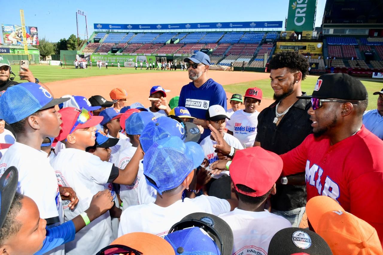 FEDOM, gerencia del conjunto dominicano y MLB concluyen programa de clínicas infantiles ñgo