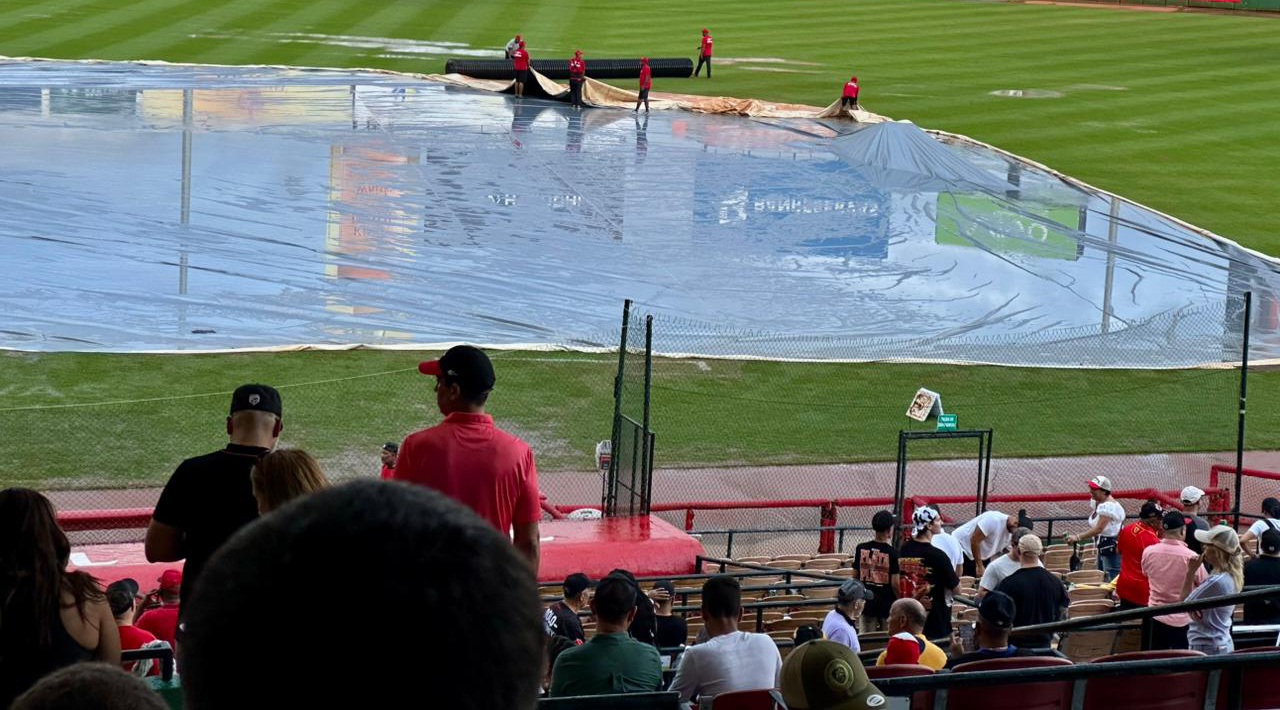 Suspendido por lluvia el juego entre Leones y Águilas; será reasignado para este domingo - Noticias de hoy en República Dominicana | De Último Minuto