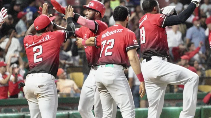 González y De la Cruz encabezan triunfo y acercan a los Leones a la final - Noticias de hoy en República Dominicana | De Último Minuto