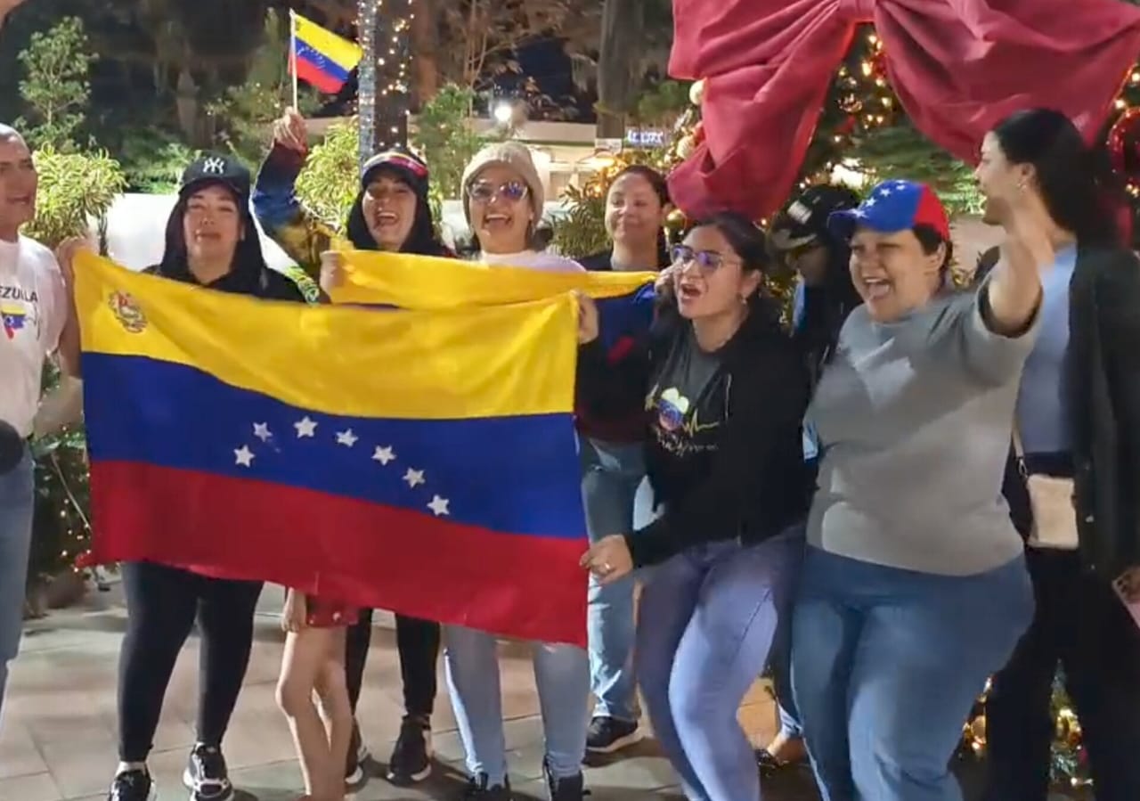 Venezolanos residentes en Constanza manifiestan alegría por captura de Nicolás Maduro
