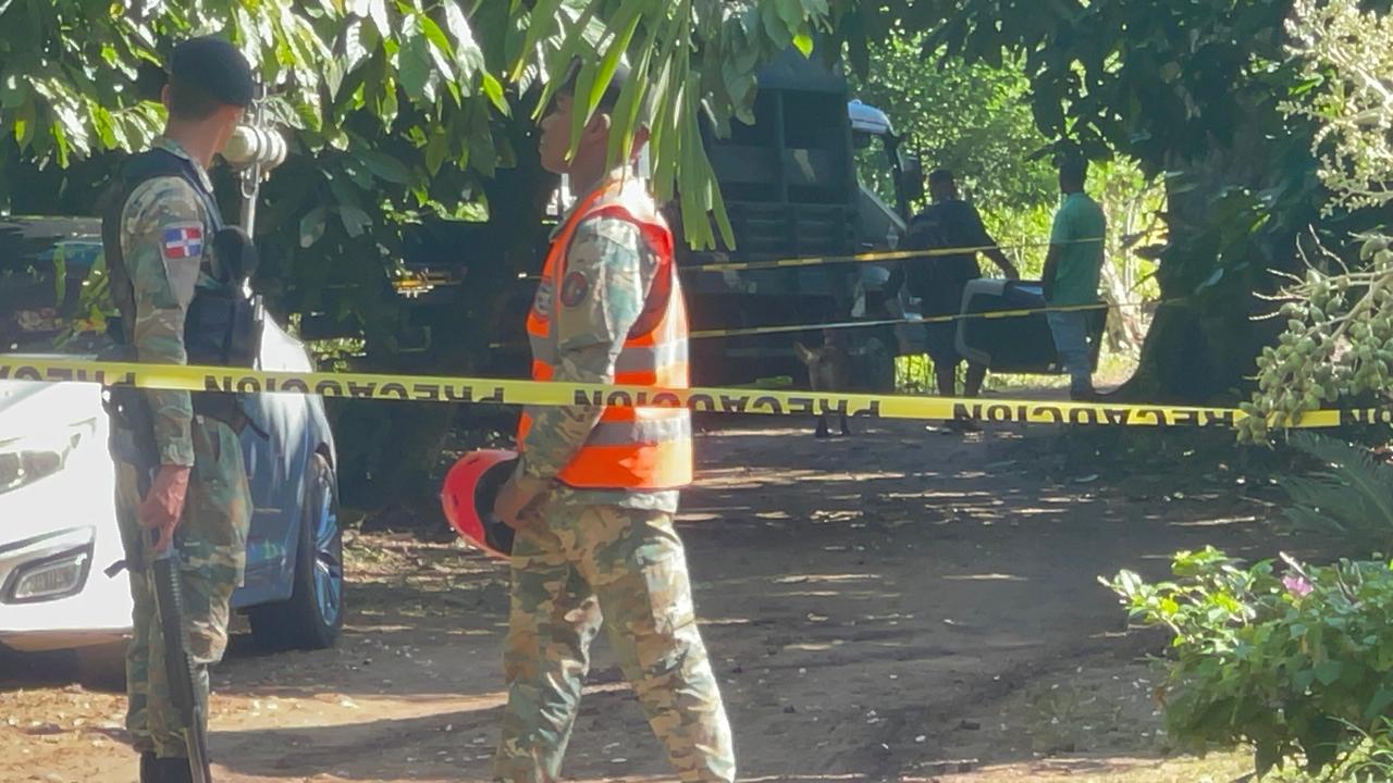 Acordonamiento policial impide acceso de la prensa durante búsqueda de niña desaparecida en Barrero, Puerto Plata