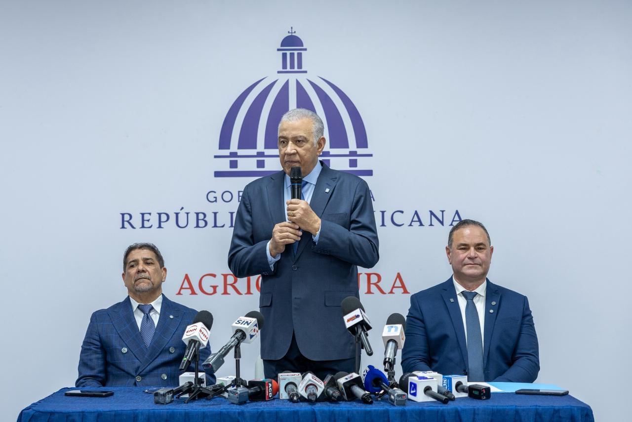 Nuevo ministro de Agricultura llama no bajar la guardia y reafirma compromiso con seguridad agroalimentaria