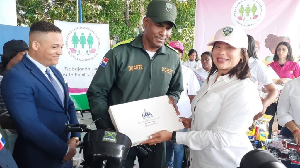 Aseopna realiza jornada solidaria con familias policiales en la Regional Este - Noticias de hoy en República Dominicana | De Último Minuto
