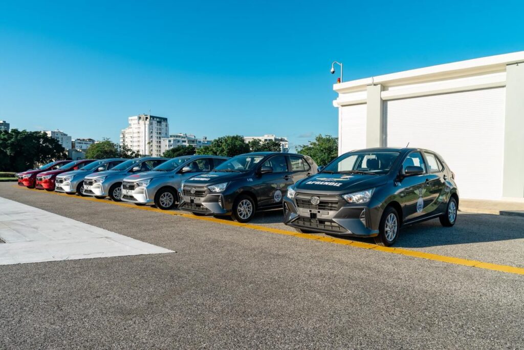 Ministerio de Defensa fortalece la formación técnica de las Escuelas Vocacionales con entrega de nuevos vehículos | 6 | Ministerio de Defensa fortalece la formación técnica de las Escuelas Vocacionales con entrega de nuevos vehículos - Noticias de hoy en República Dominicana | De Último Minuto