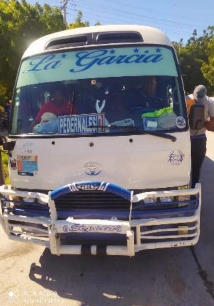 Policía resulta gravemente herido tras accidente con autobús en el municipio de Cabral | 2 | Policía resulta gravemente herido tras accidente con autobús en el municipio de Cabral - Noticias de hoy en República Dominicana | De Último Minuto