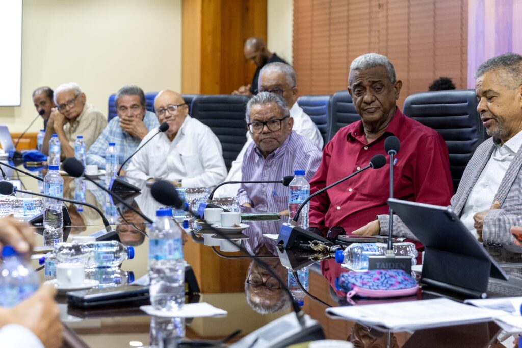 Contratistas acuden al Congreso para proponer iniciativa legislativa que salde deudas antiguas | 2 | Contratistas acuden al Congreso para proponer iniciativa legislativa que salde deudas antiguas - Noticias de hoy en República Dominicana | De Último Minuto