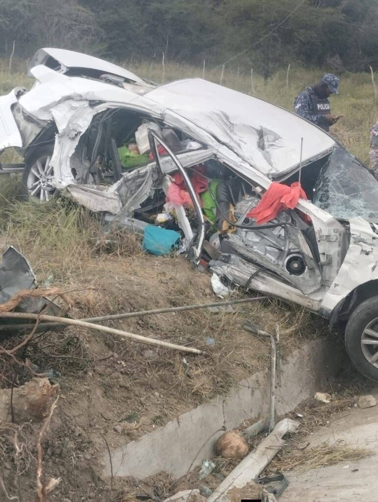 Colisión entre guagua y yipeta deja varios heridos en la carretera Azua–San Juan | 3 | Colisión entre guagua y yipeta deja varios heridos en la carretera Azua–San Juan - Noticias de hoy en República Dominicana | De Último Minuto