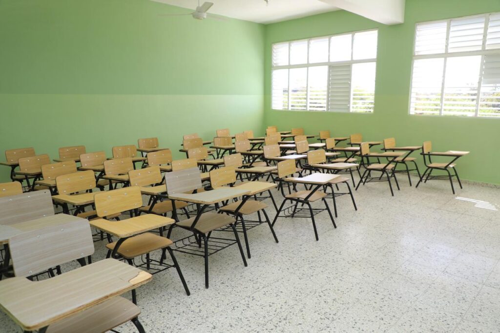 Abinader inaugura centro educativo para más 300 estudiantes en Carrera de Yeguas, Las Matas de Farfán | 6 | Abinader inaugura centro educativo para más 300 estudiantes en Carrera de Yeguas, Las Matas de Farfán - Noticias de hoy en República Dominicana | De Último Minuto