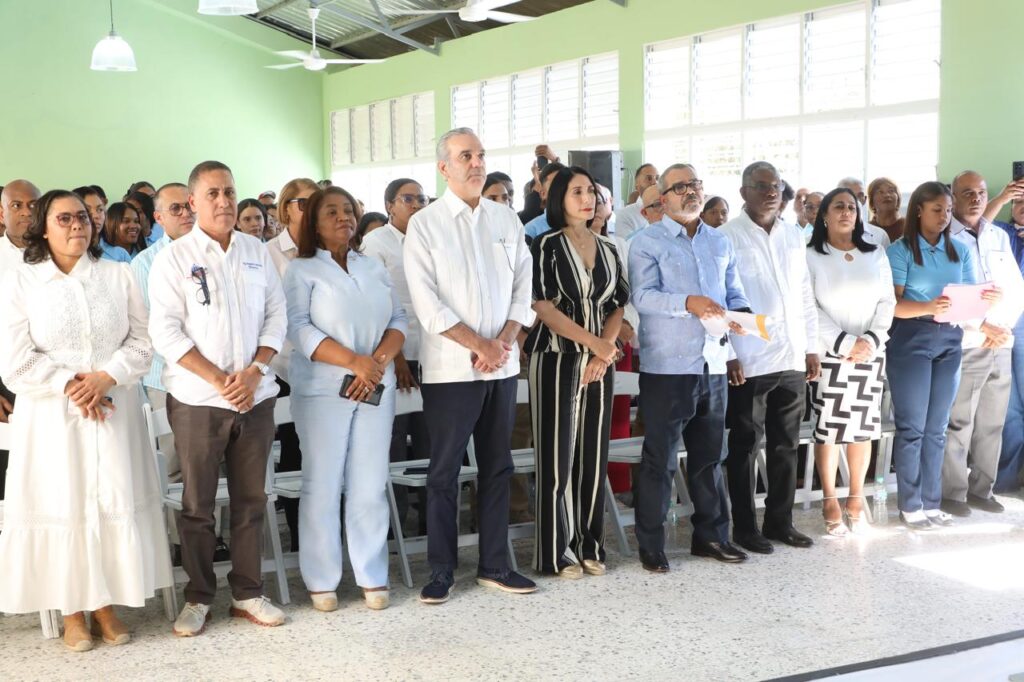 Abinader inaugura centro educativo para más 300 estudiantes en Carrera de Yeguas, Las Matas de Farfán | 3 | Abinader inaugura centro educativo para más 300 estudiantes en Carrera de Yeguas, Las Matas de Farfán - Noticias de hoy en República Dominicana | De Último Minuto
