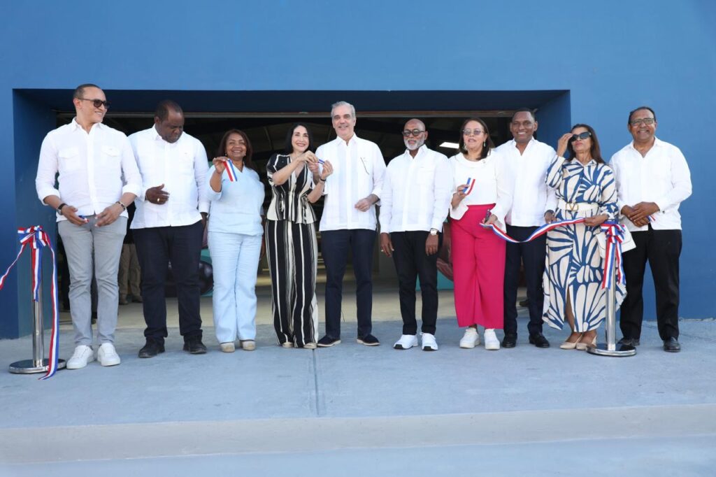 Abinader inaugura mercado municipal en Las Matas de Farfán para dinamizar la economía local | 3 | Abinader inaugura mercado municipal en Las Matas de Farfán para dinamizar la economía local - Noticias de hoy en República Dominicana | De Último Minuto