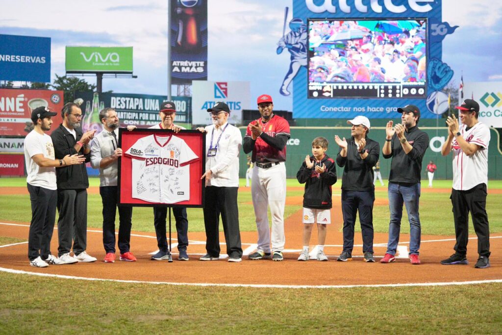 Leones del Escogido rinden emotivo homenaje a Don Juan Marichal, leyenda del béisbol dominicano