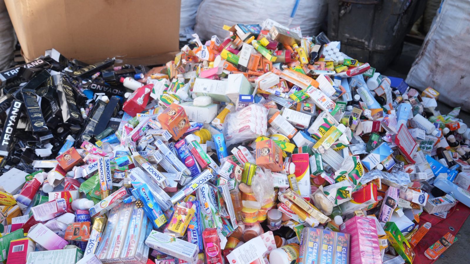 Gobierno destruye más de 24 millones de productos ilegales