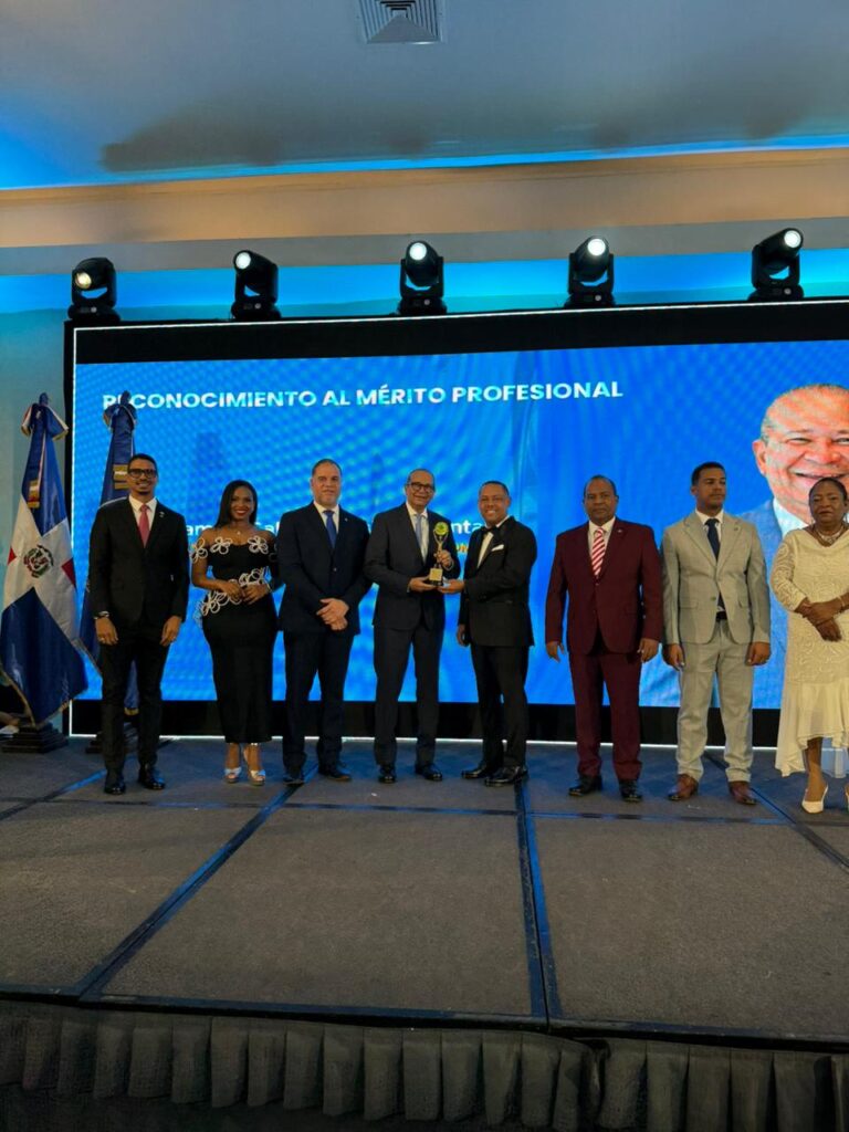 CODIA reconoce al ingeniero Ramón Aguilera Santana por su liderazgo en la gestión empresarial | 2 | CODIA reconoce al ingeniero Ramón Aguilera Santana por su liderazgo en la gestión empresarial - Noticias de hoy en República Dominicana | De Último Minuto