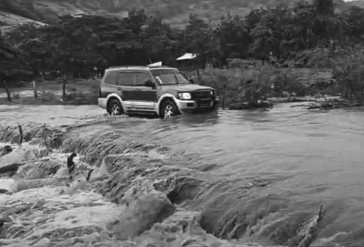 Seis años esperando: comunidad de Estero Hondo sigue sin puente y cruza entre el peligro - Noticias de hoy en República Dominicana | De Último Minuto