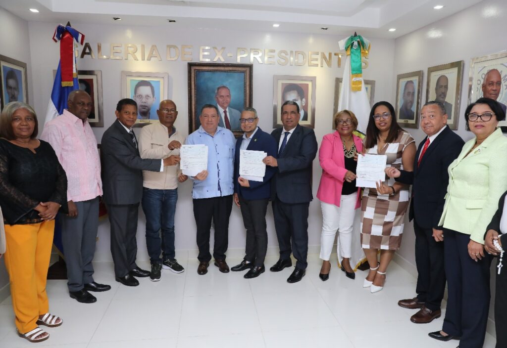 COOPNAMA entrega premios a delegados ganadores de la rifa sorpresa en su 54.ª Asamblea | 2 | COOPNAMA entrega premios a delegados ganadores de la rifa sorpresa en su 54.ª Asamblea - Noticias de hoy en República Dominicana | De Último Minuto
