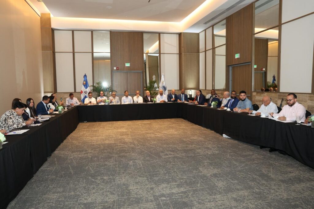 Kelvin Cruz presenta ambicioso plan deportivo para 2026 en histórica reunión con la crónica deportiva dominicana - Noticias de hoy en República Dominicana | De Último Minuto