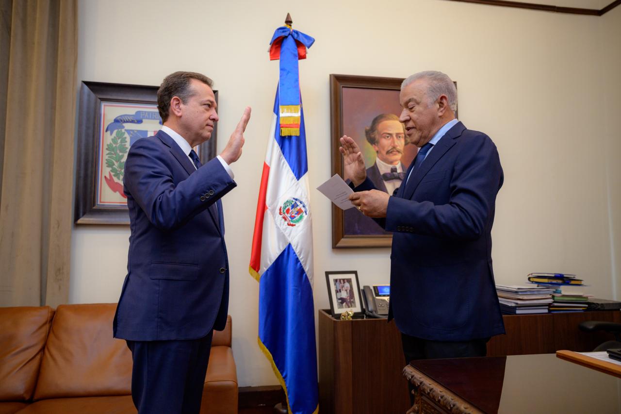 Ministro Andrés Bautista juramenta a Víctor Ito Bisonó al frente del Ministerio de Vivienda - Noticias de hoy en República Dominicana | De Último Minuto