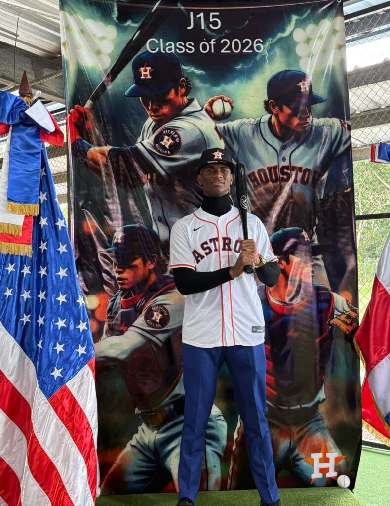 Joven de Samaná firma contrato profesional con los Astros de Houston por US$2.3 millones | 3 | Joven de Samaná firma contrato profesional con los Astros de Houston por US$2.3 millones - Noticias de hoy en República Dominicana | De Último Minuto