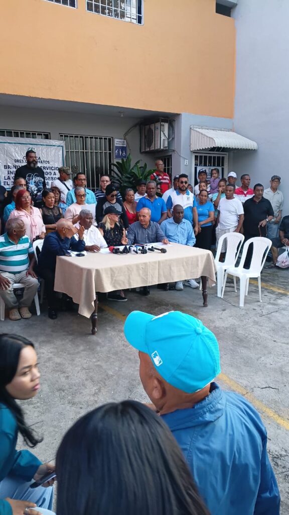 Comunitarios de Los Mameyes reclaman reapertura de la Clínica Leger Matos tras más de un año cerrada | 2 | Comunitarios de Los Mameyes reclaman reapertura de la Clínica Leger Matos tras más de un año cerrada - Noticias de hoy en República Dominicana | De Último Minuto