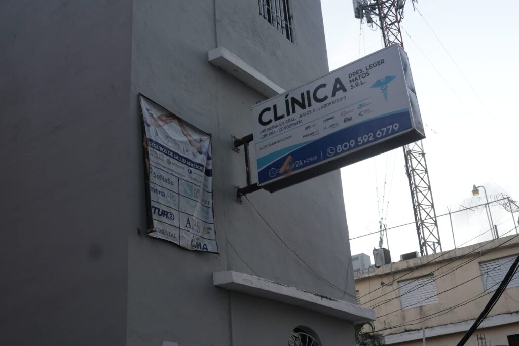 Comunitarios de Los Mameyes reclaman reapertura de la Clínica Leger Matos tras más de un año cerrada | 4 | Comunitarios de Los Mameyes reclaman reapertura de la Clínica Leger Matos tras más de un año cerrada - Noticias de hoy en República Dominicana | De Último Minuto