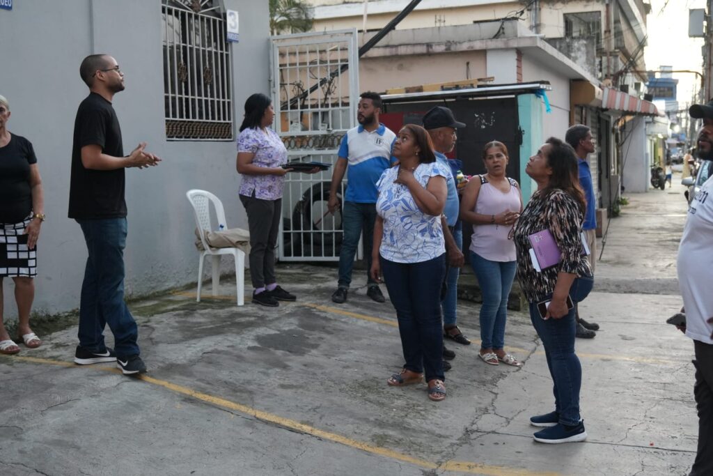 Comunitarios de Los Mameyes reclaman reapertura de la Clínica Leger Matos tras más de un año cerrada | 5 | Comunitarios de Los Mameyes reclaman reapertura de la Clínica Leger Matos tras más de un año cerrada - Noticias de hoy en República Dominicana | De Último Minuto
