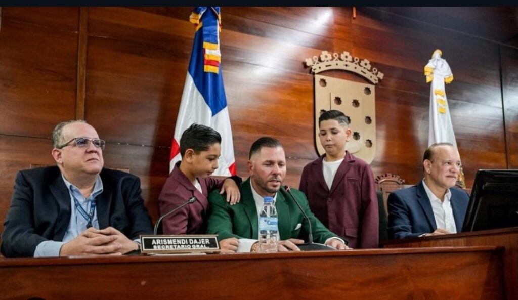 Yunesky Maya es reconocido como Hijo Adoptivo por el Ayuntamiento de Santiago | 2 | Yunesky Maya es reconocido como Hijo Adoptivo por el Ayuntamiento de Santiago - Noticias de hoy en República Dominicana | De Último Minuto
