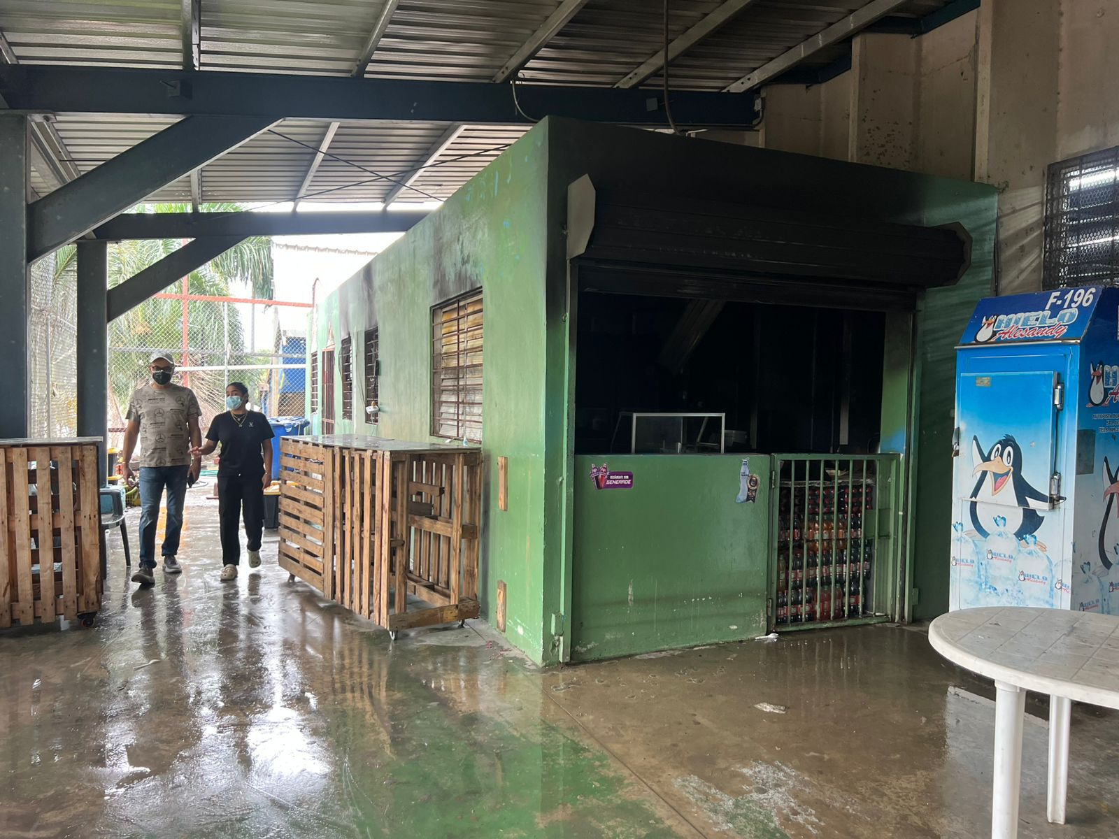 Falla en manguera de gas provocó incendio en cafetería de Industrial de Fibra Dominicana