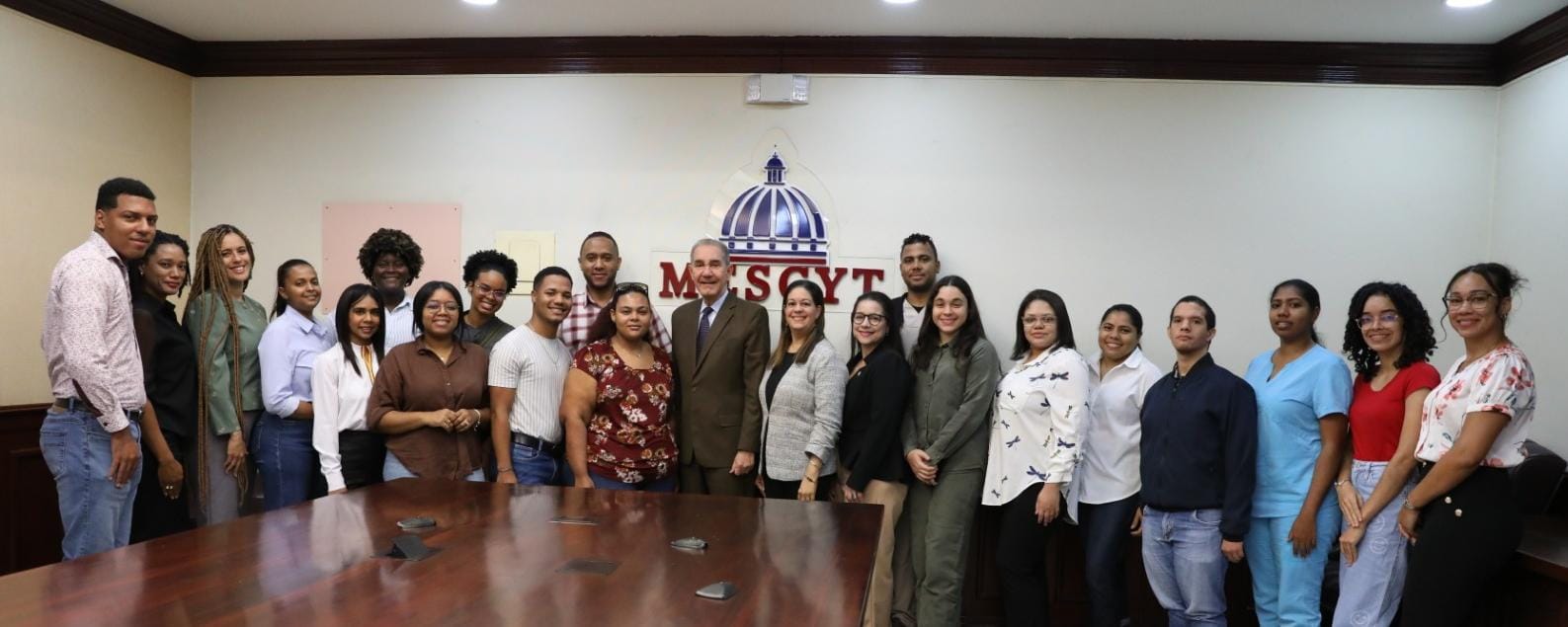 MESCyT lanza programa de portugués por inmersión; 36 estudiantes seleccionados iniciarán primará etapa