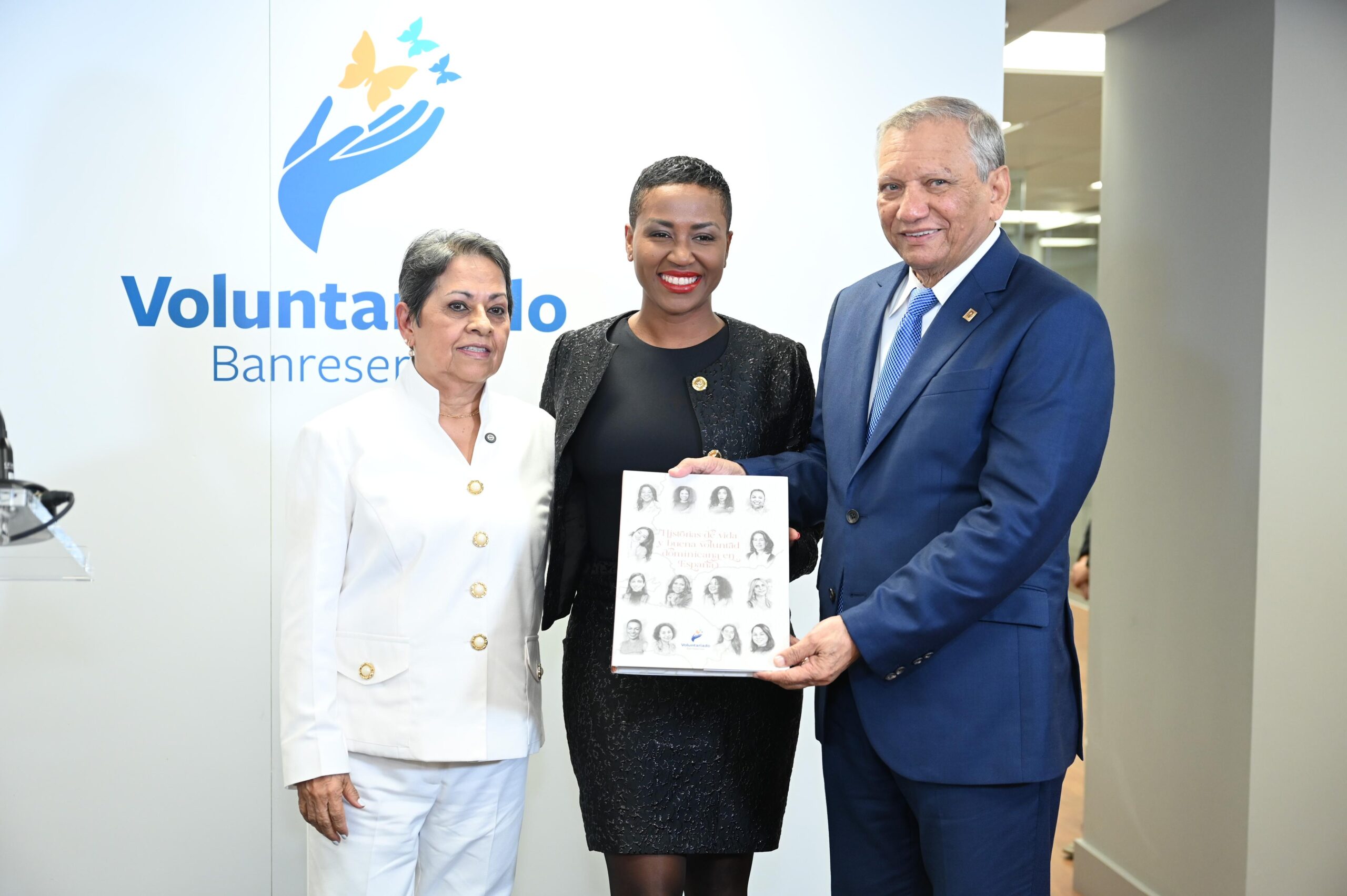 Voluntariado Banreservas pone en circulación en Madrid el libro Historias de vida y buena voluntad dominicana en España - Noticias de hoy en República Dominicana | De Último Minuto