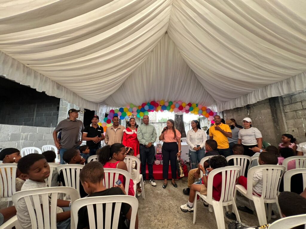 Francisco Fernández culmina la Ruta del Día de Reyes llevando sonrisas y esperanza a la niñez de la provincia de Santo Domingo | 3 | Francisco Fernández culmina la Ruta del Día de Reyes llevando sonrisas y esperanza a la niñez de la provincia de Santo Domingo - Noticias de hoy en República Dominicana | De Último Minuto